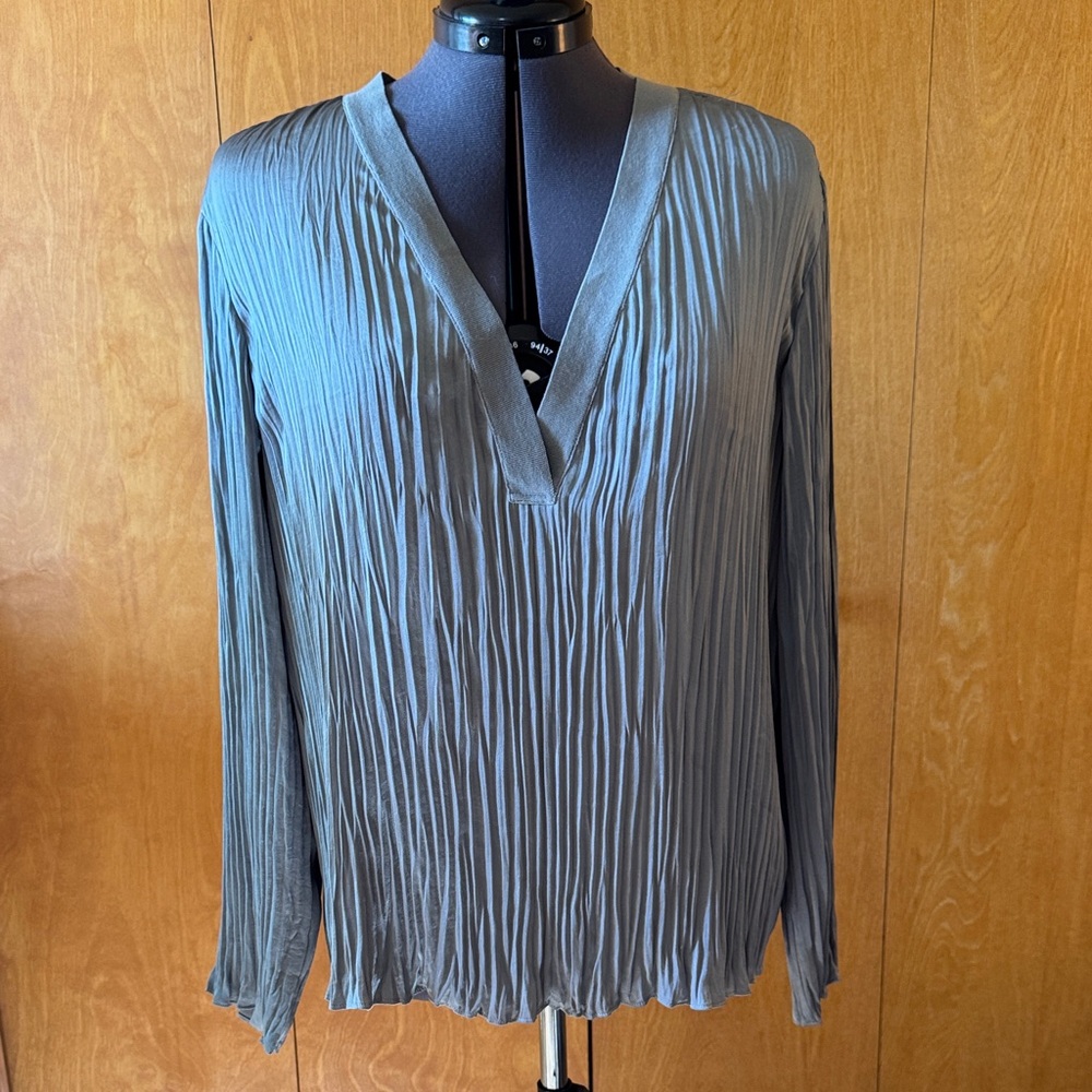 Vince NWOT Elegant Blue/Gray V-Neck Pleated Top